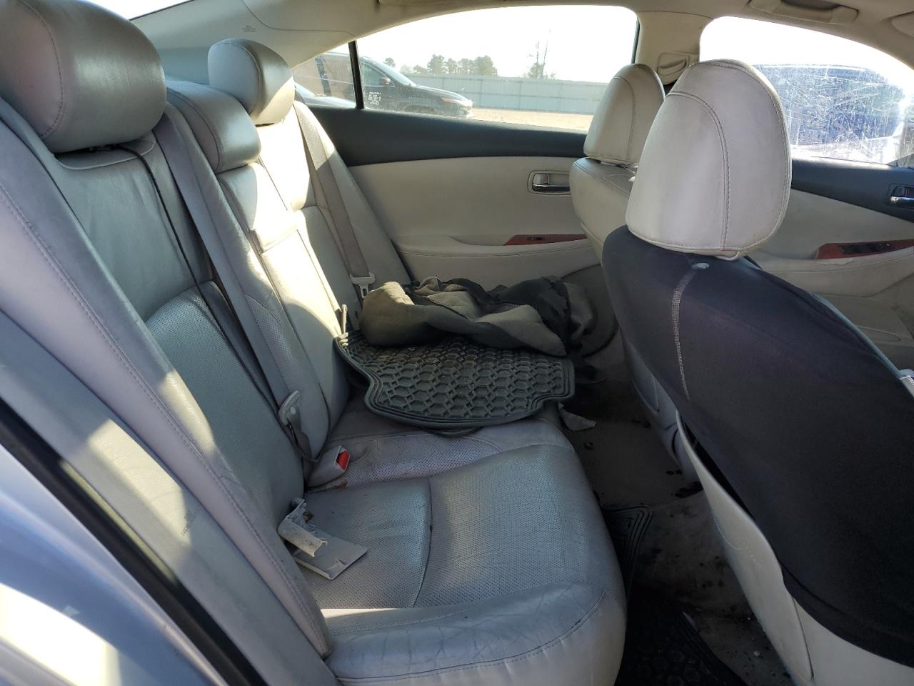 2009 Lexus ES - Image 10