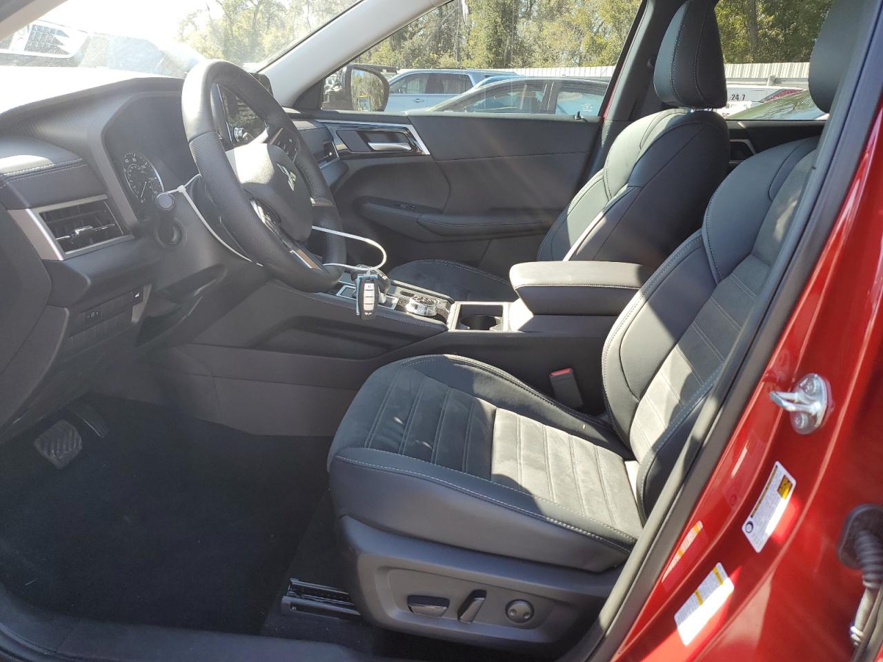 2024 Mitsubishi Outlander - Image 7