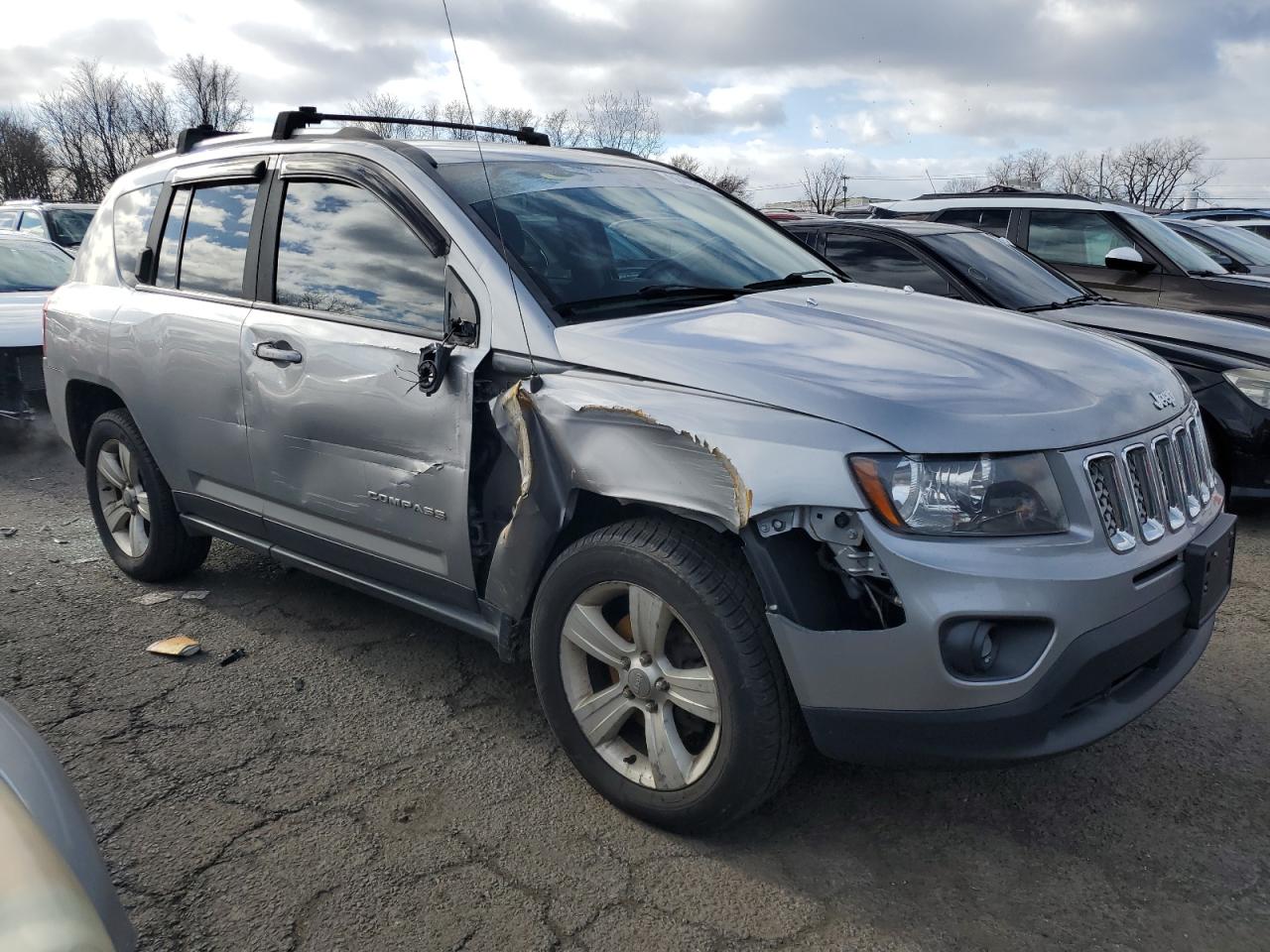 VIN 1C4NJDEB1GD756816 2016 JEEP COMPASS no.4