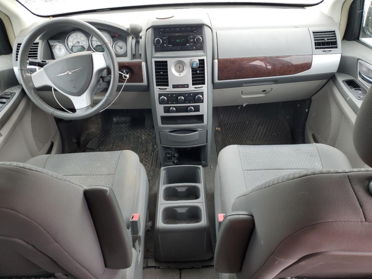 2010 Chrysler Town & Country - Image 8