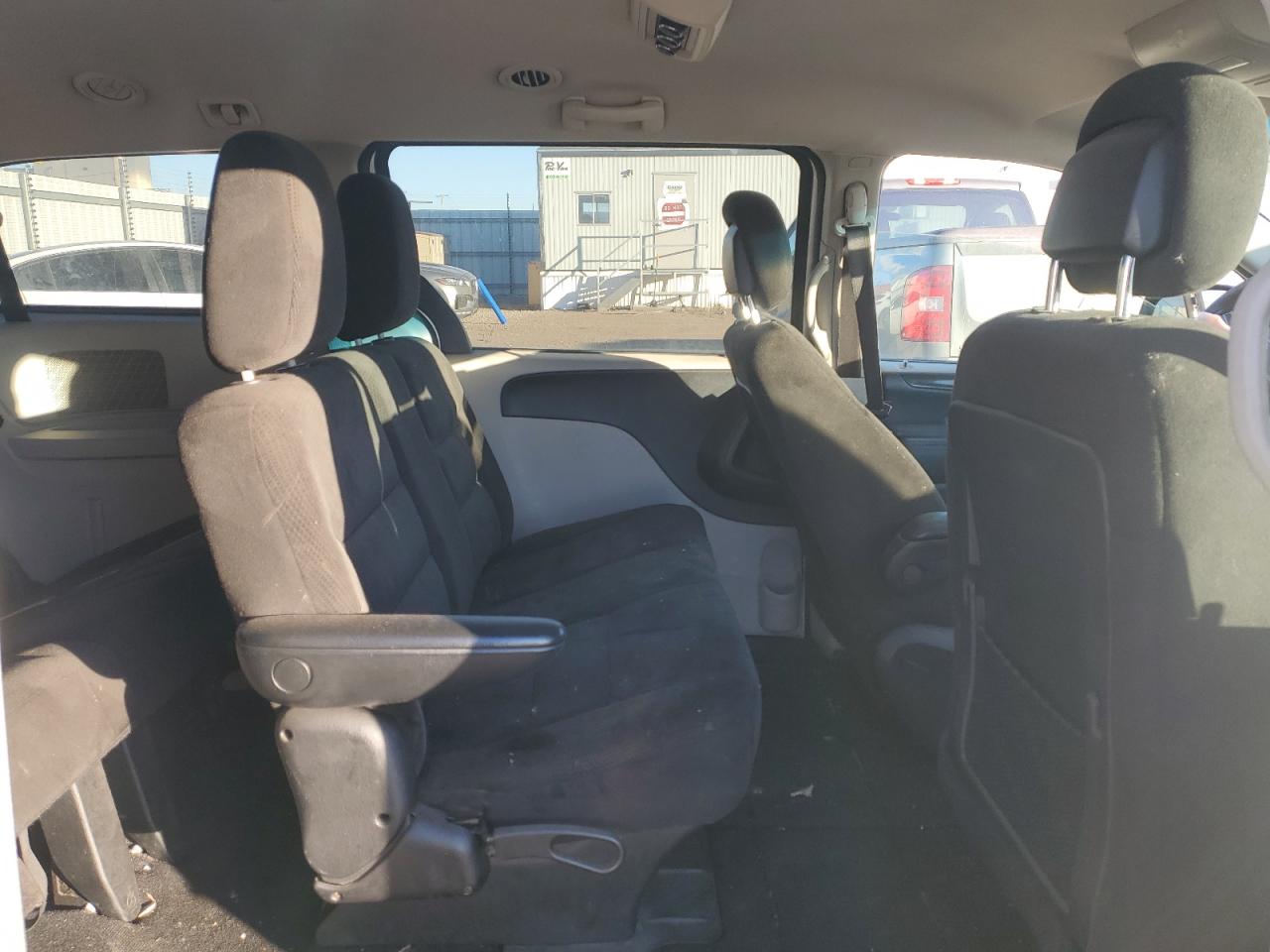 2017 Dodge Caravan - Image 11