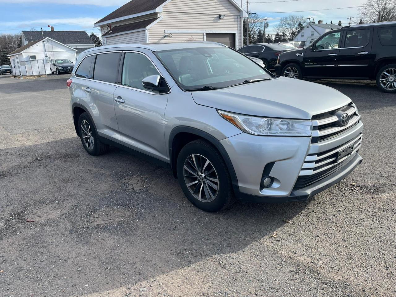 VIN 5TDJZRFH6KS619214 2019 TOYOTA HIGHLANDER no.4