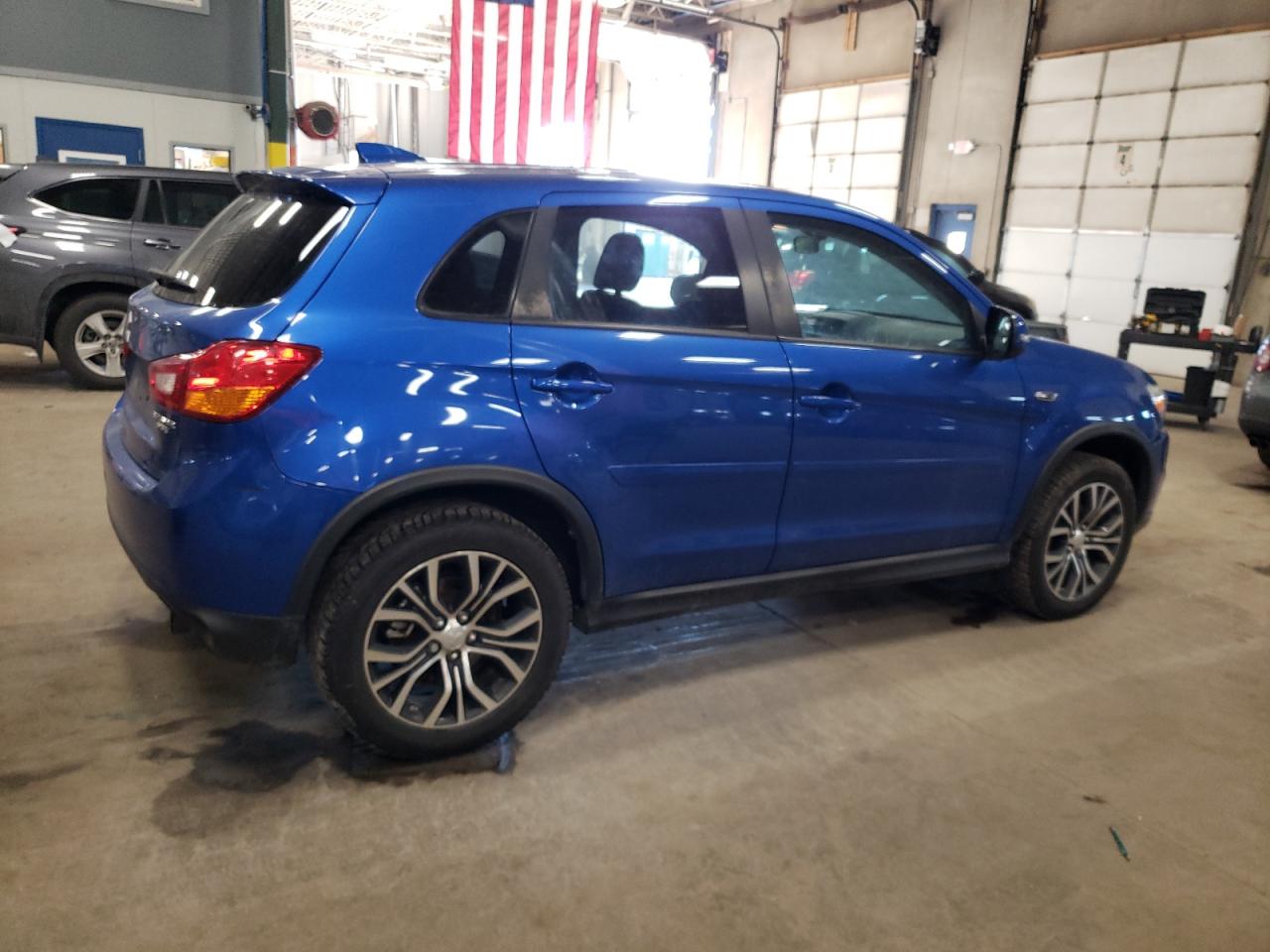 2017 Mitsubishi Outlander - Image 3