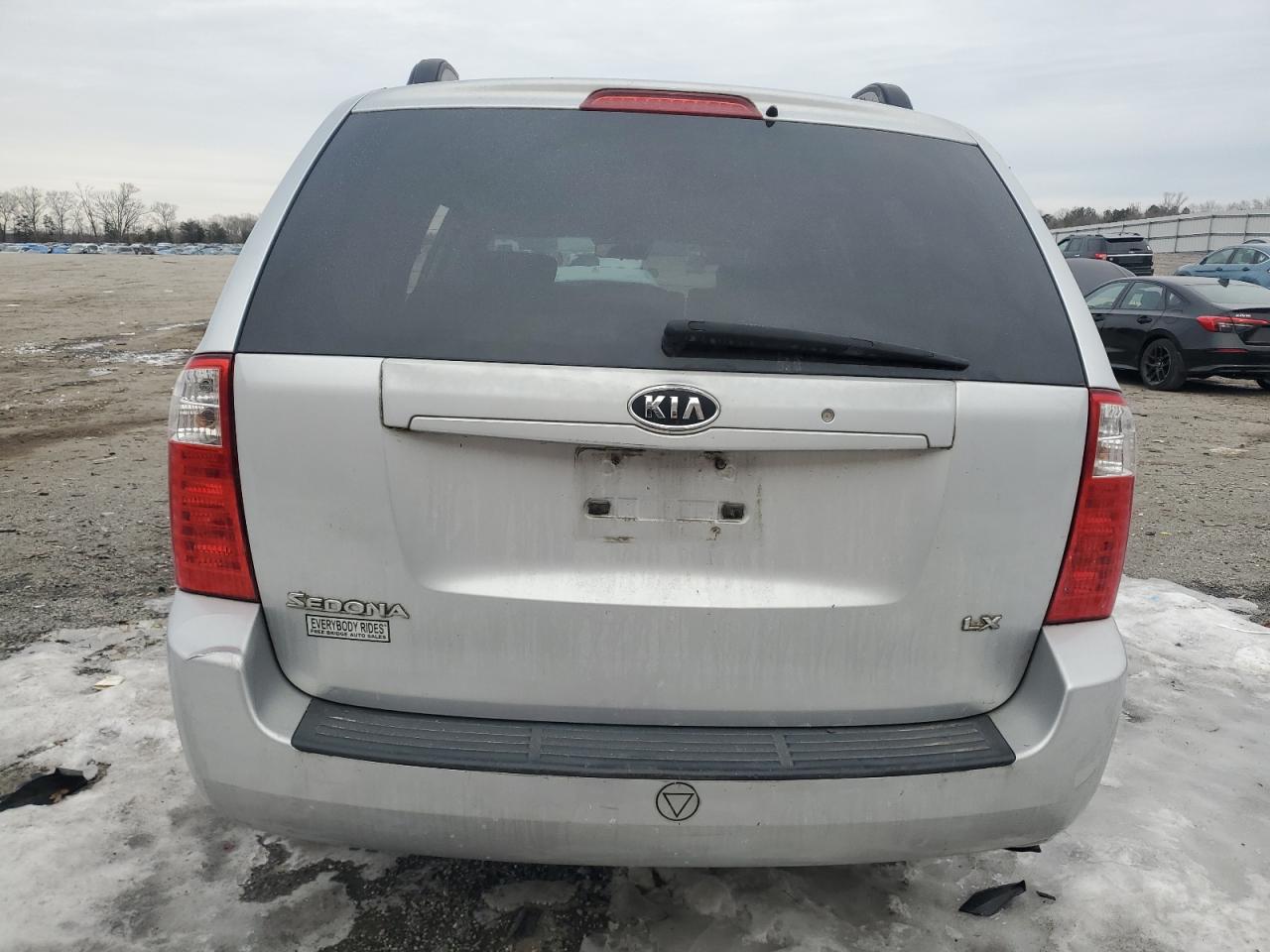 2008 Kia Sedona - Image 6