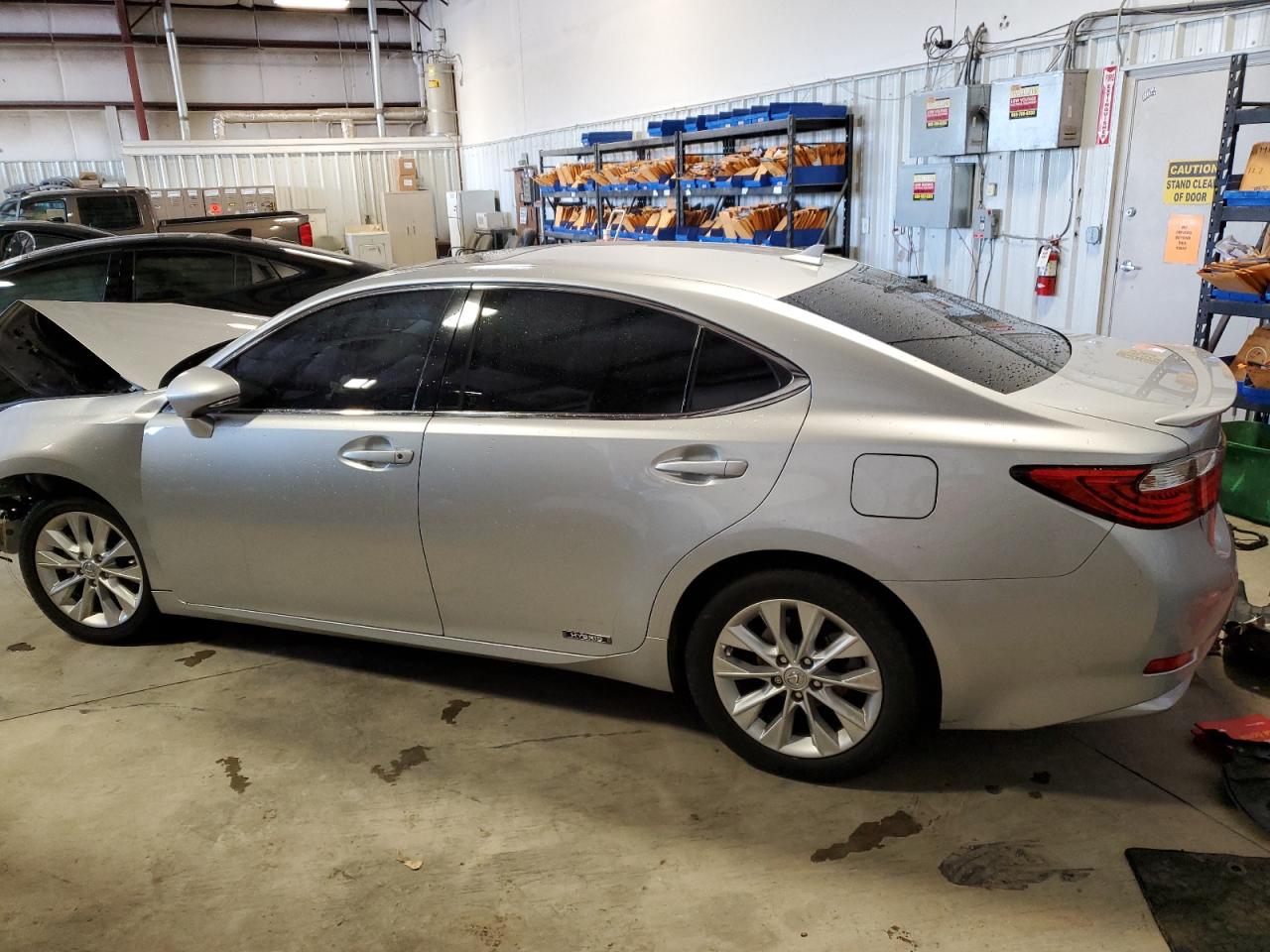 2014 Lexus ES - Image 2
