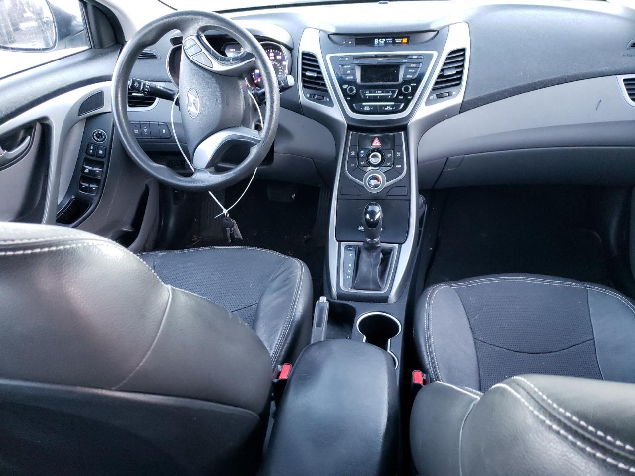 2016 Hyundai Elantra - Image 8