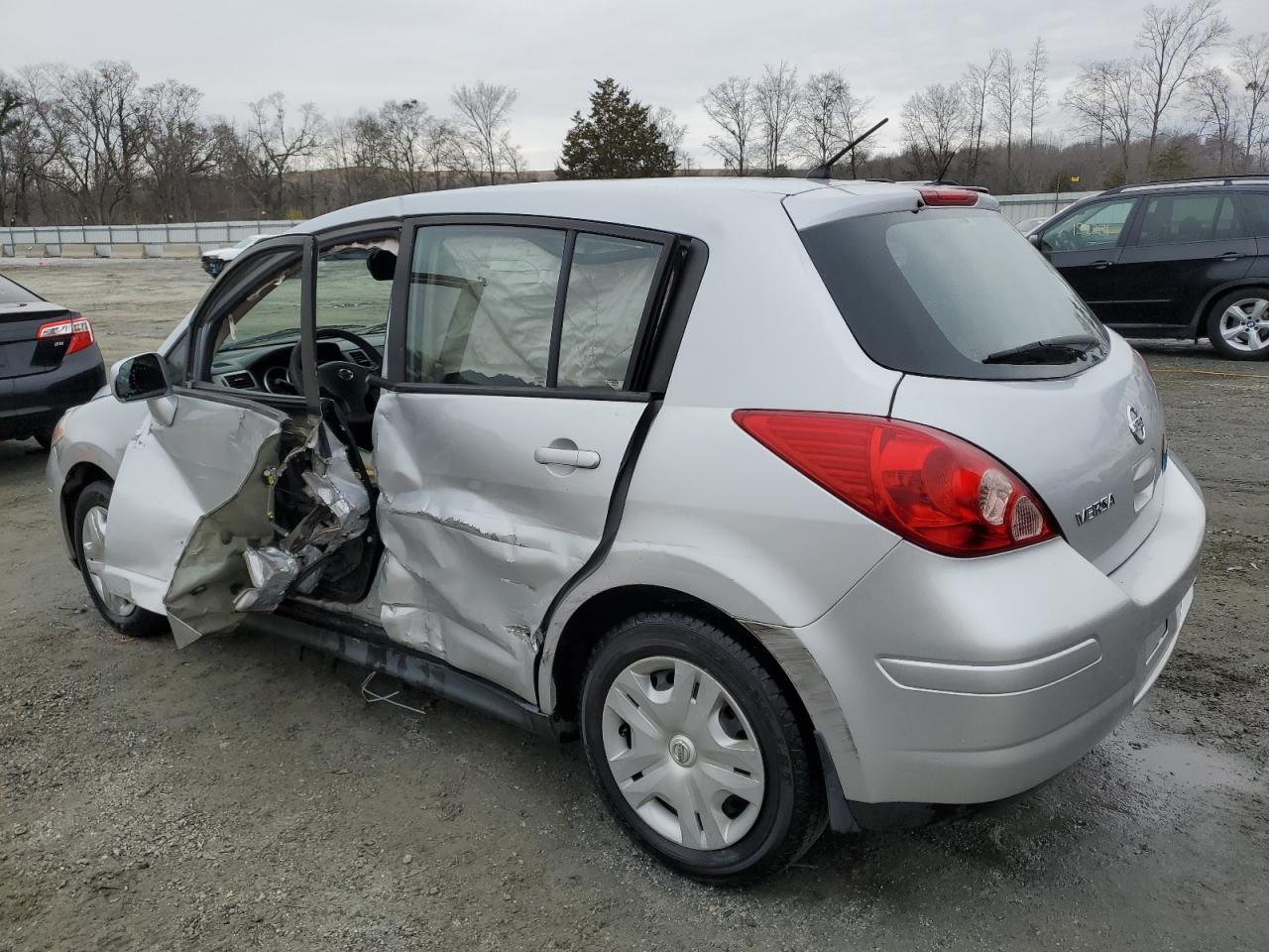 2011 Nissan Versa - Image 2