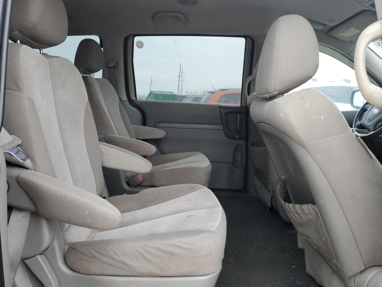 2012 Kia Sedona - Image 11