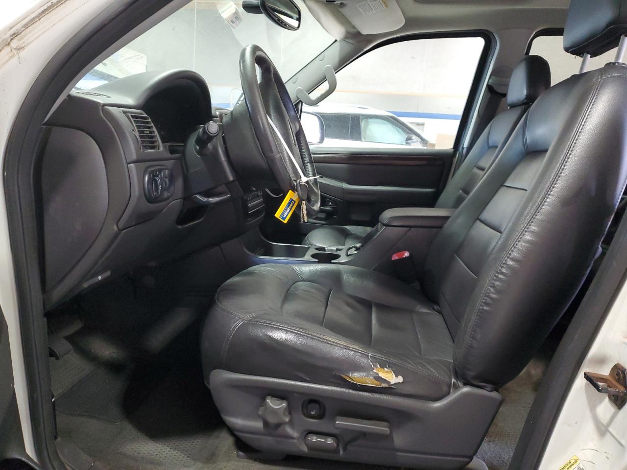 2004 Ford Explorer - Image 7