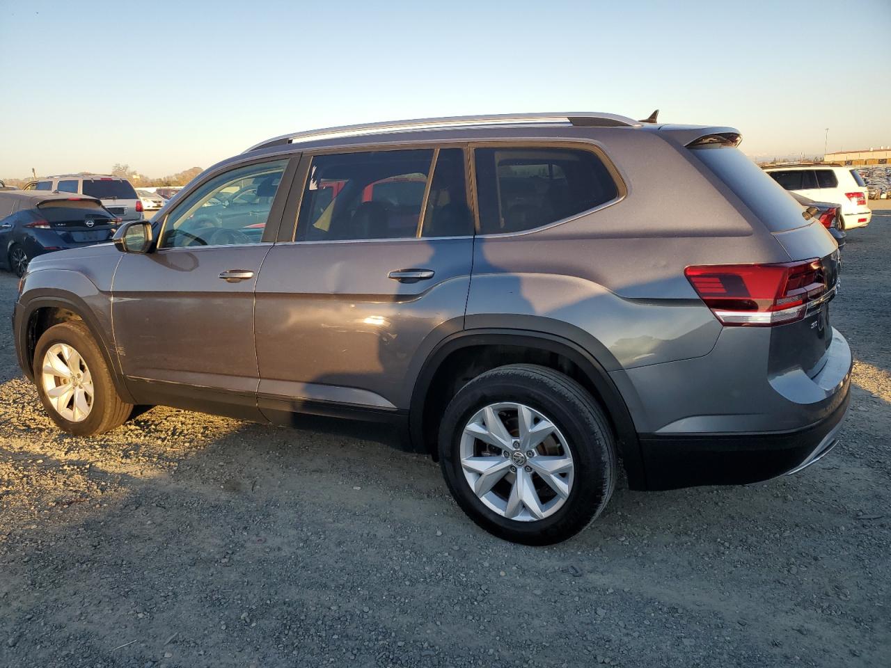 2018 Volkswagen Atlas - Image 2