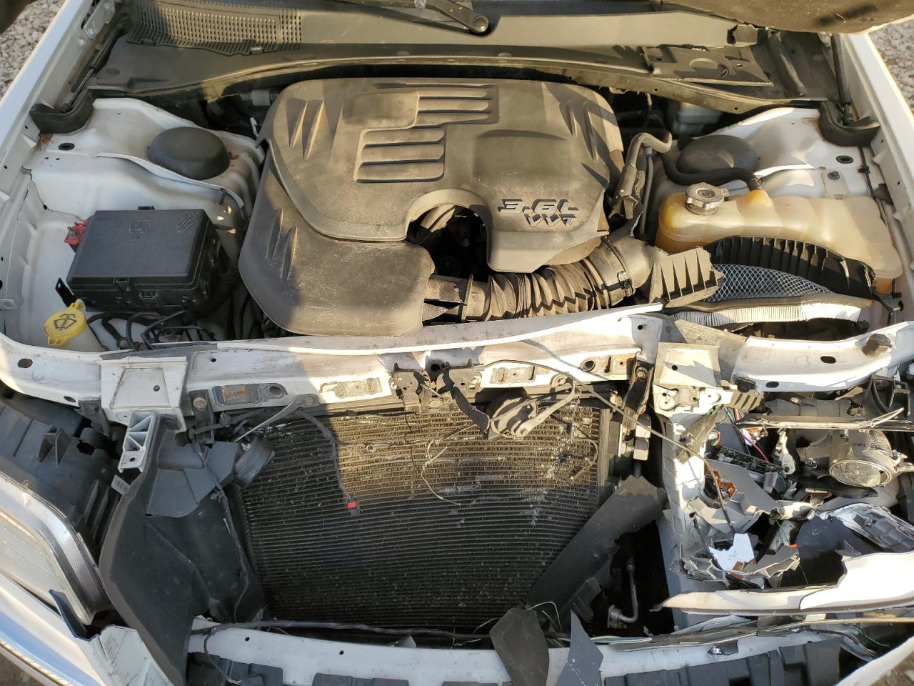 2014 Chrysler 300 - Image 11