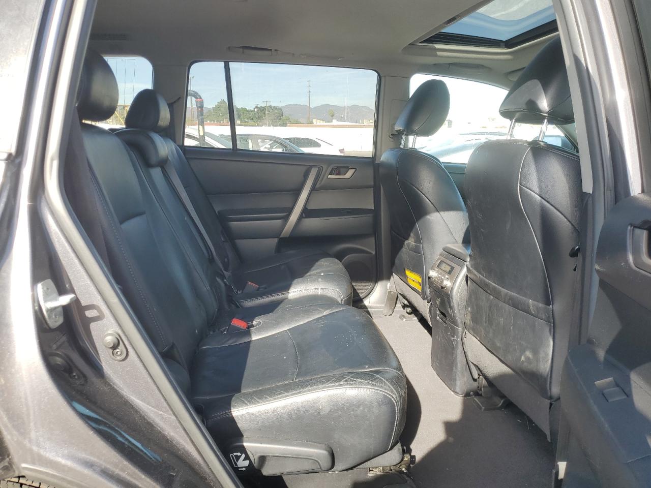 2010 Toyota Highlander - Image 11