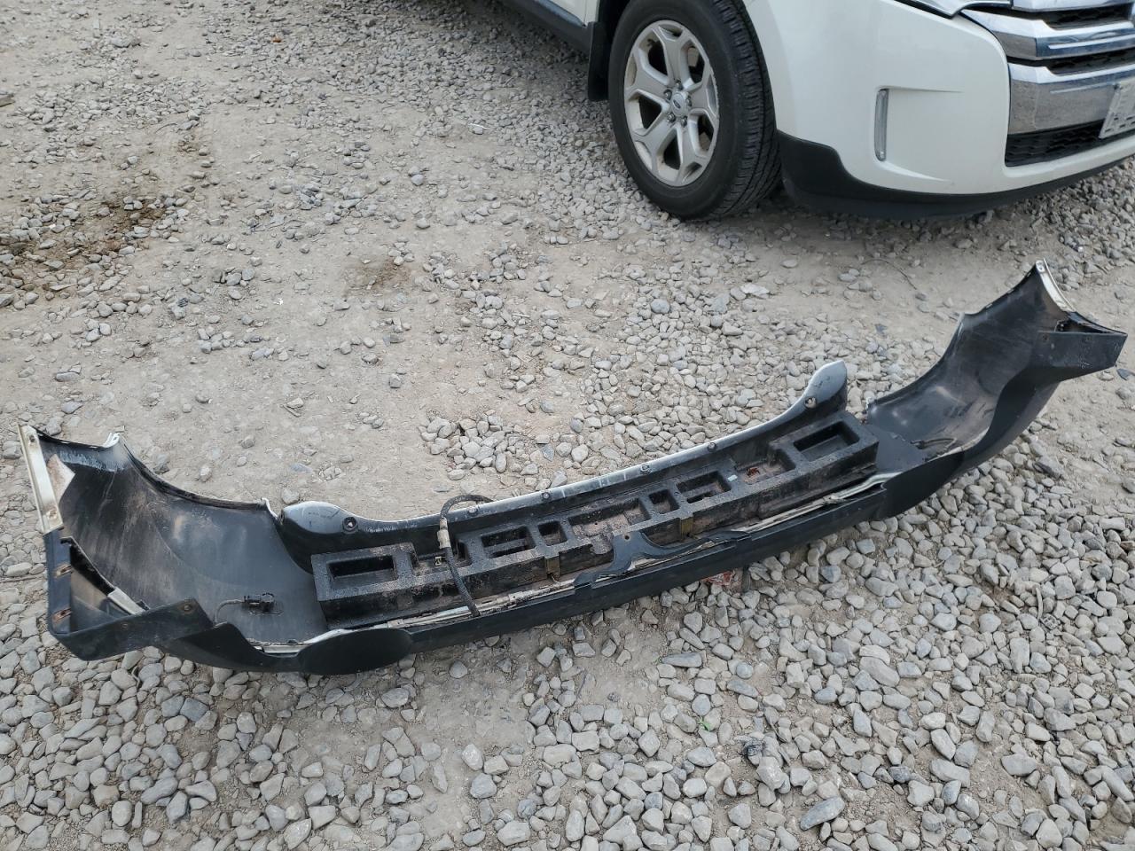 2011 Ford Edge - Image 12