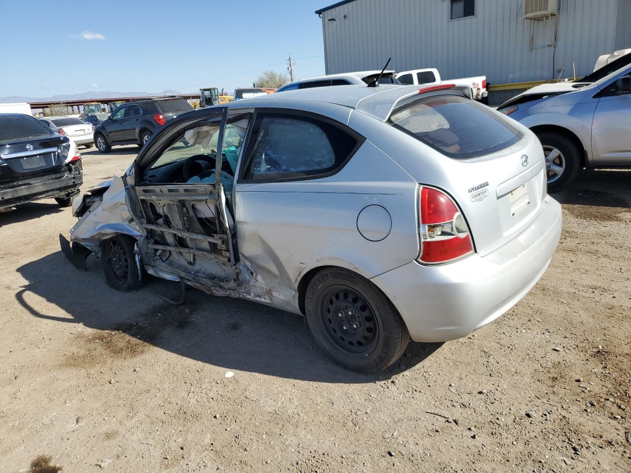 2008 Hyundai Accent - Image 2