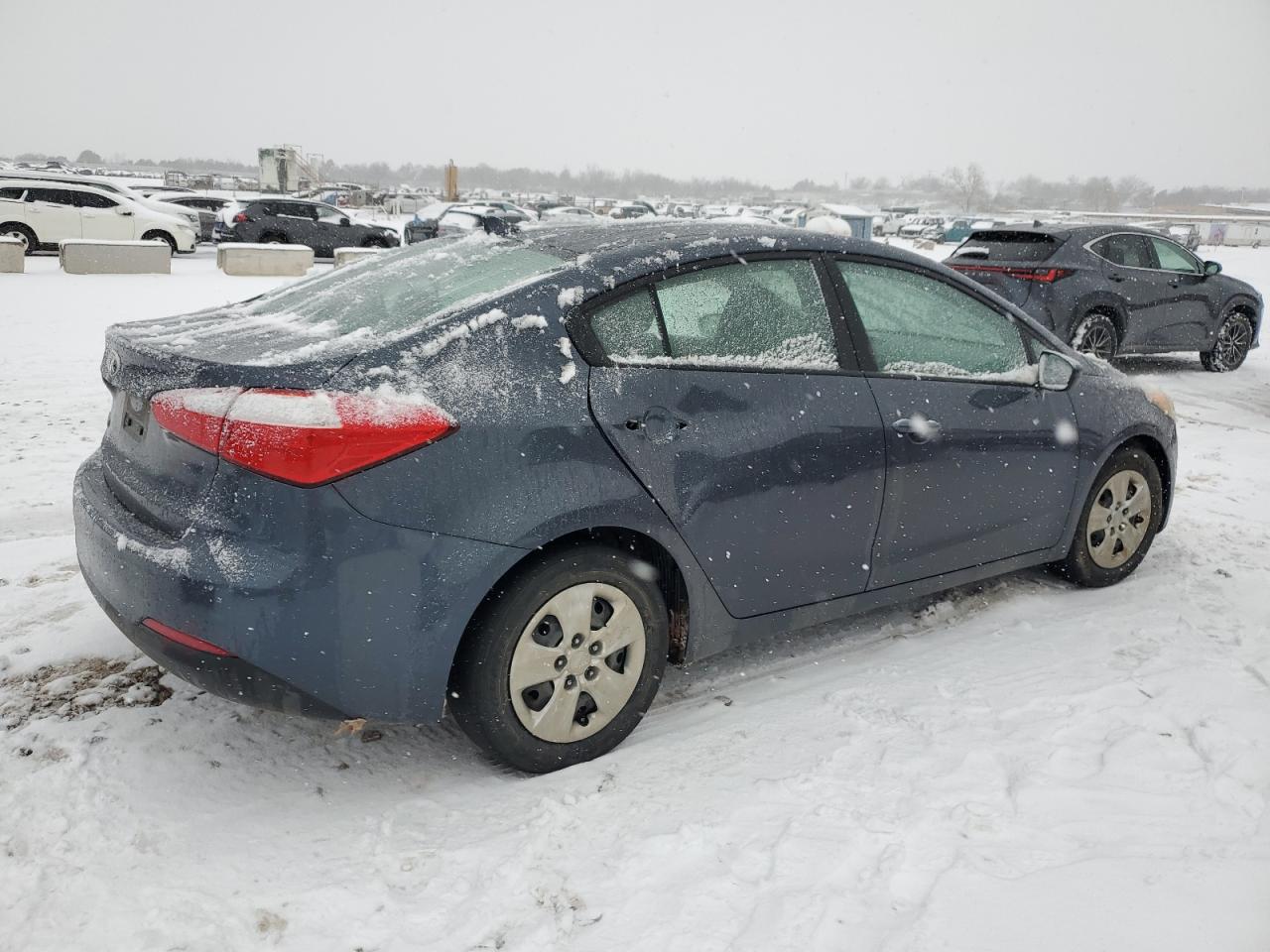 VIN KNAFK4A66G5571873 2016 KIA FORTE no.3