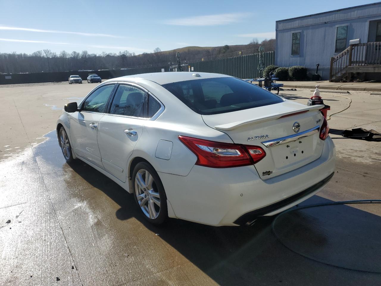 2017 Nissan Altima - Image 2