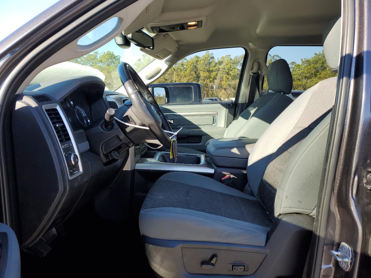 2016 RAM 1500 - Image 7