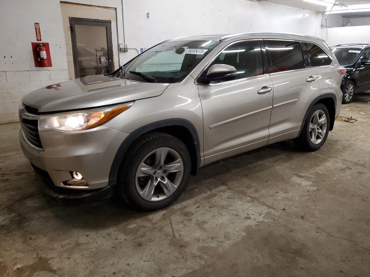 2015 Toyota Highlander - Image 1