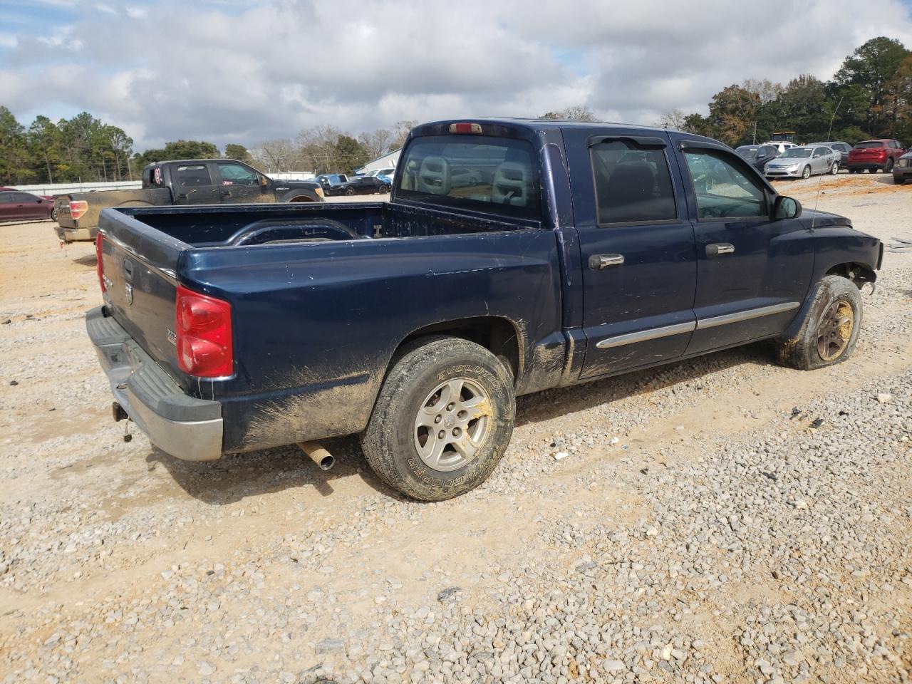 2005 Dodge Dakota - Image 3