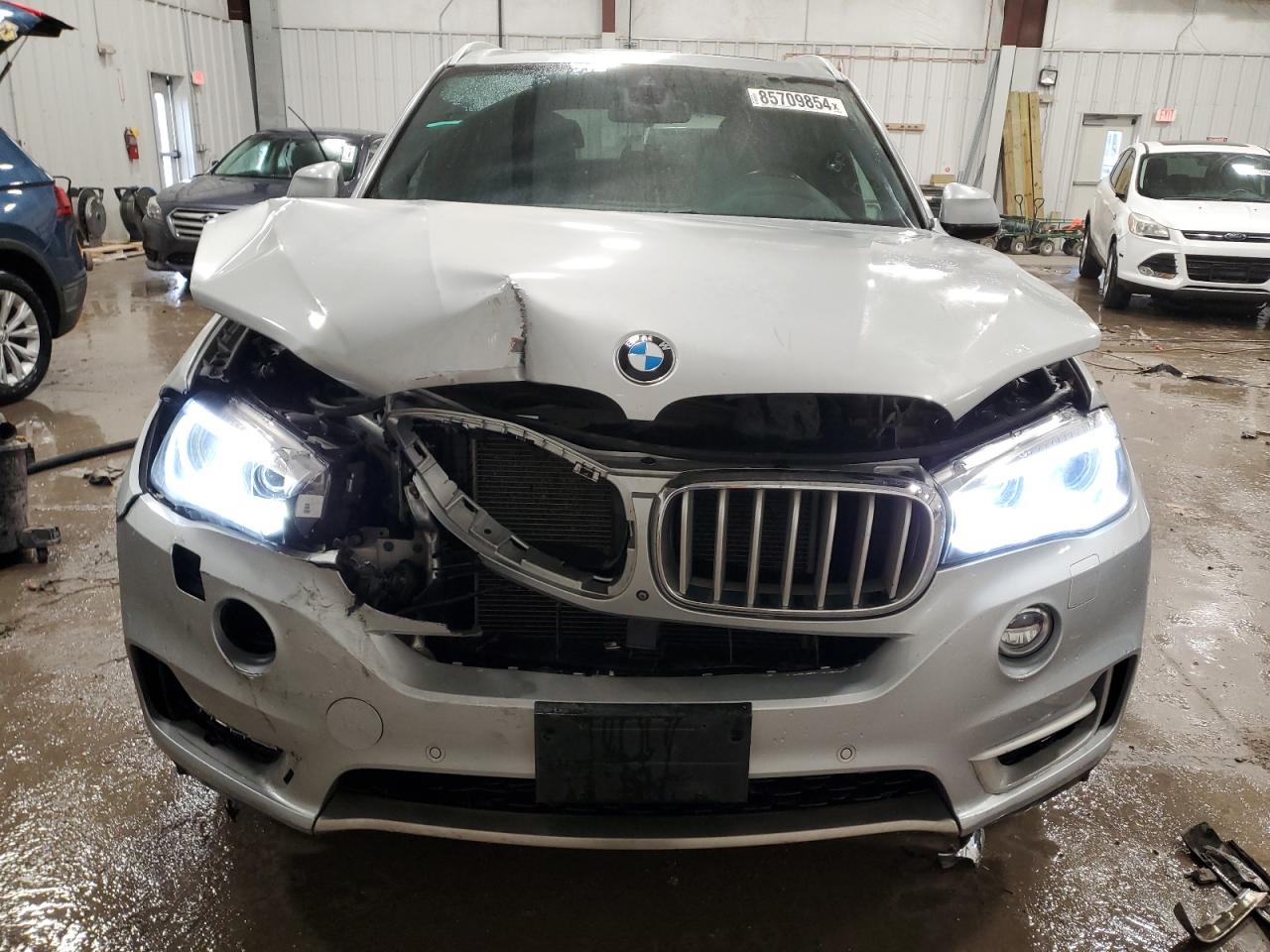 VIN 5UXKR0C52H0V65768 2017 BMW X5 no.5