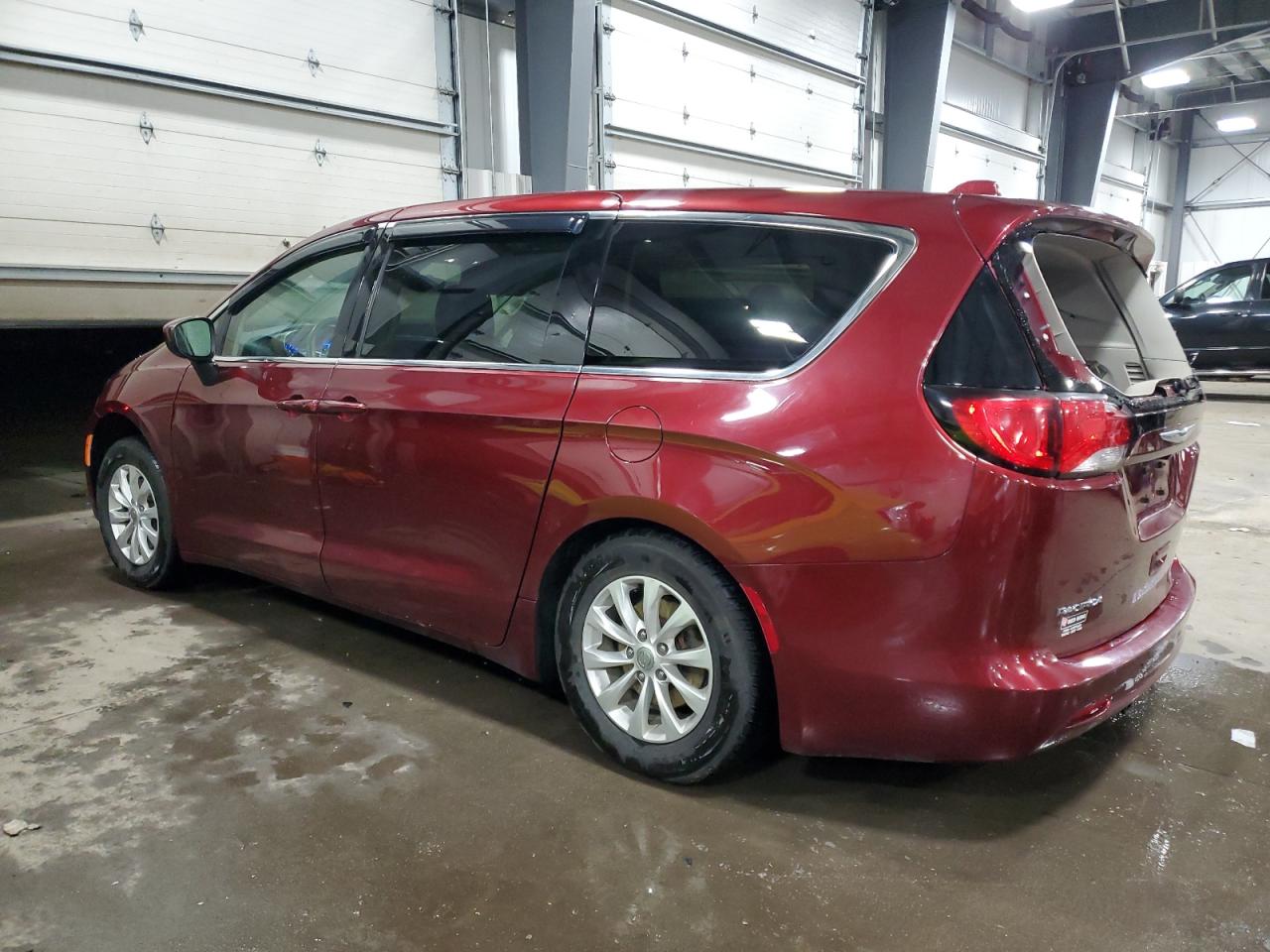 2017 Chrysler Pacifica - Image 2