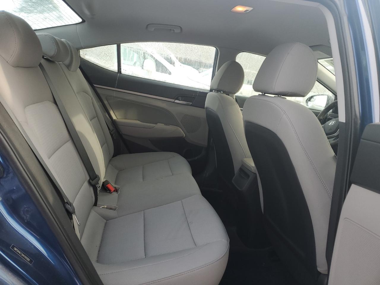 2017 Hyundai Elantra - Image 10