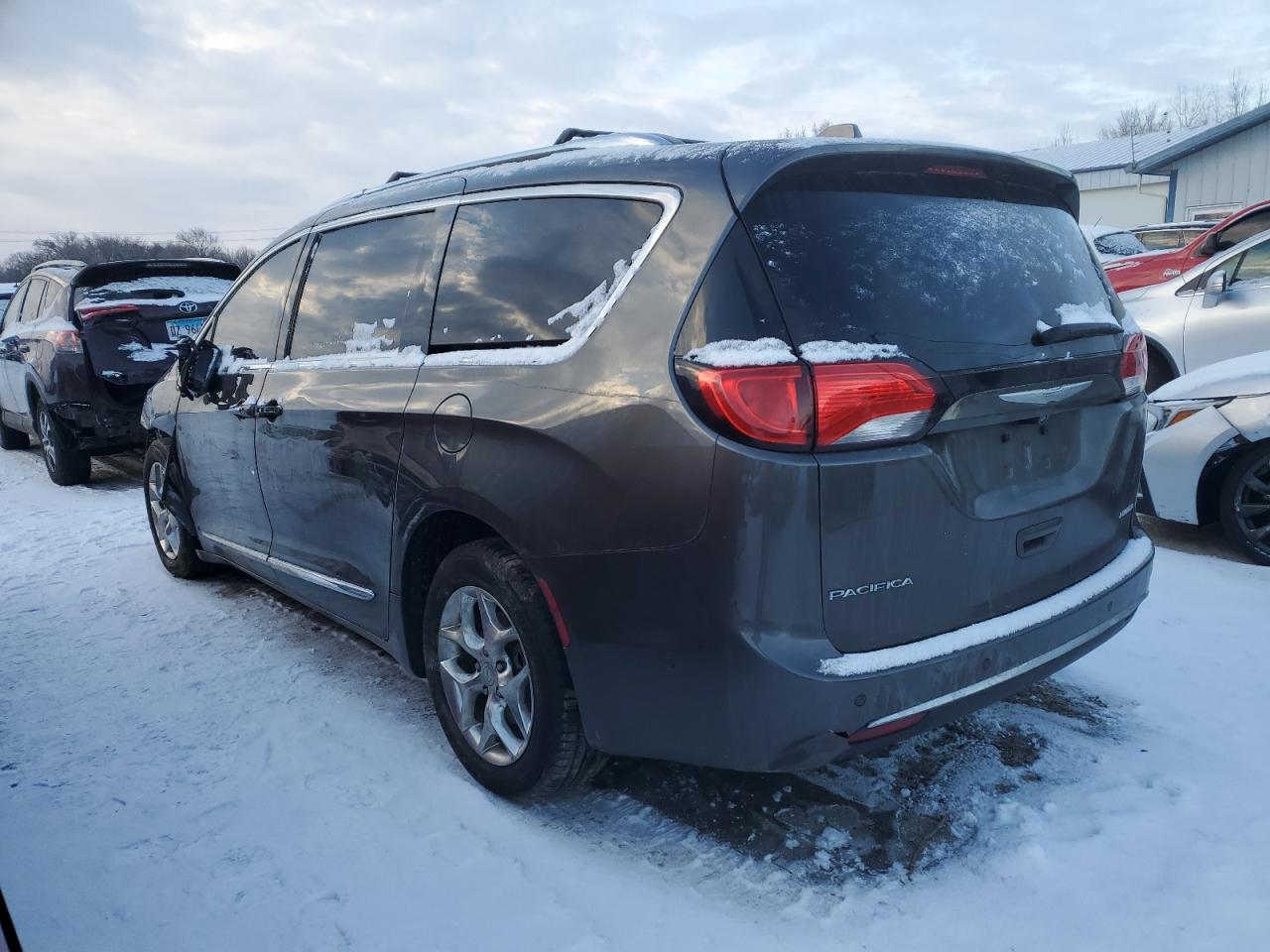 2017 Chrysler Pacifica - Image 2