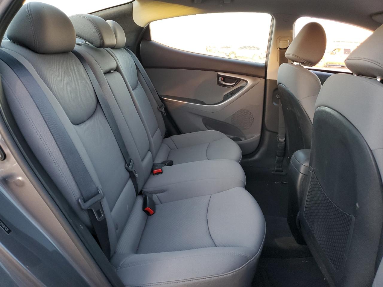 2012 Hyundai Elantra - Image 10