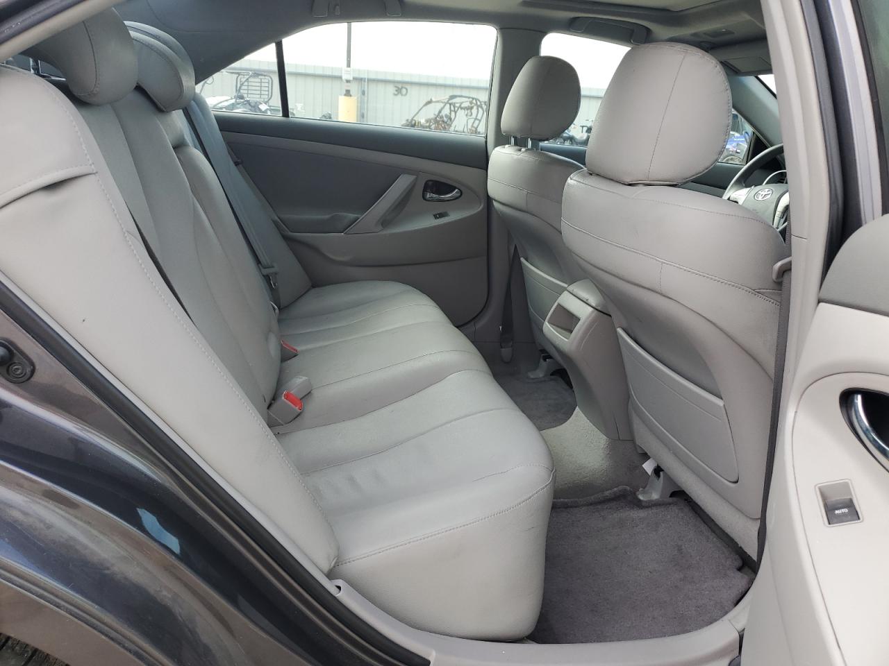 2011 Toyota Camry - Image 10