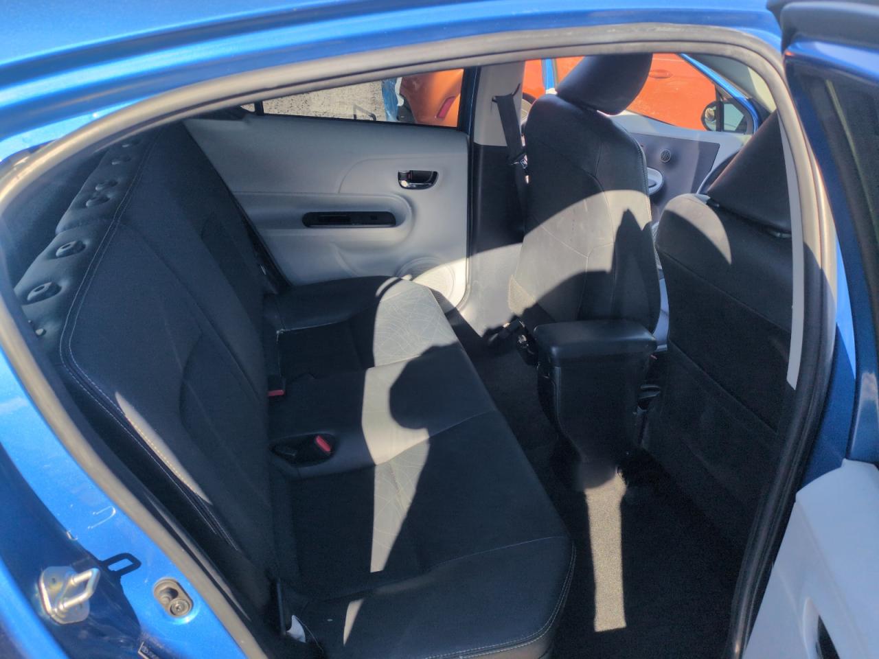 2012 Toyota Prius - Image 10