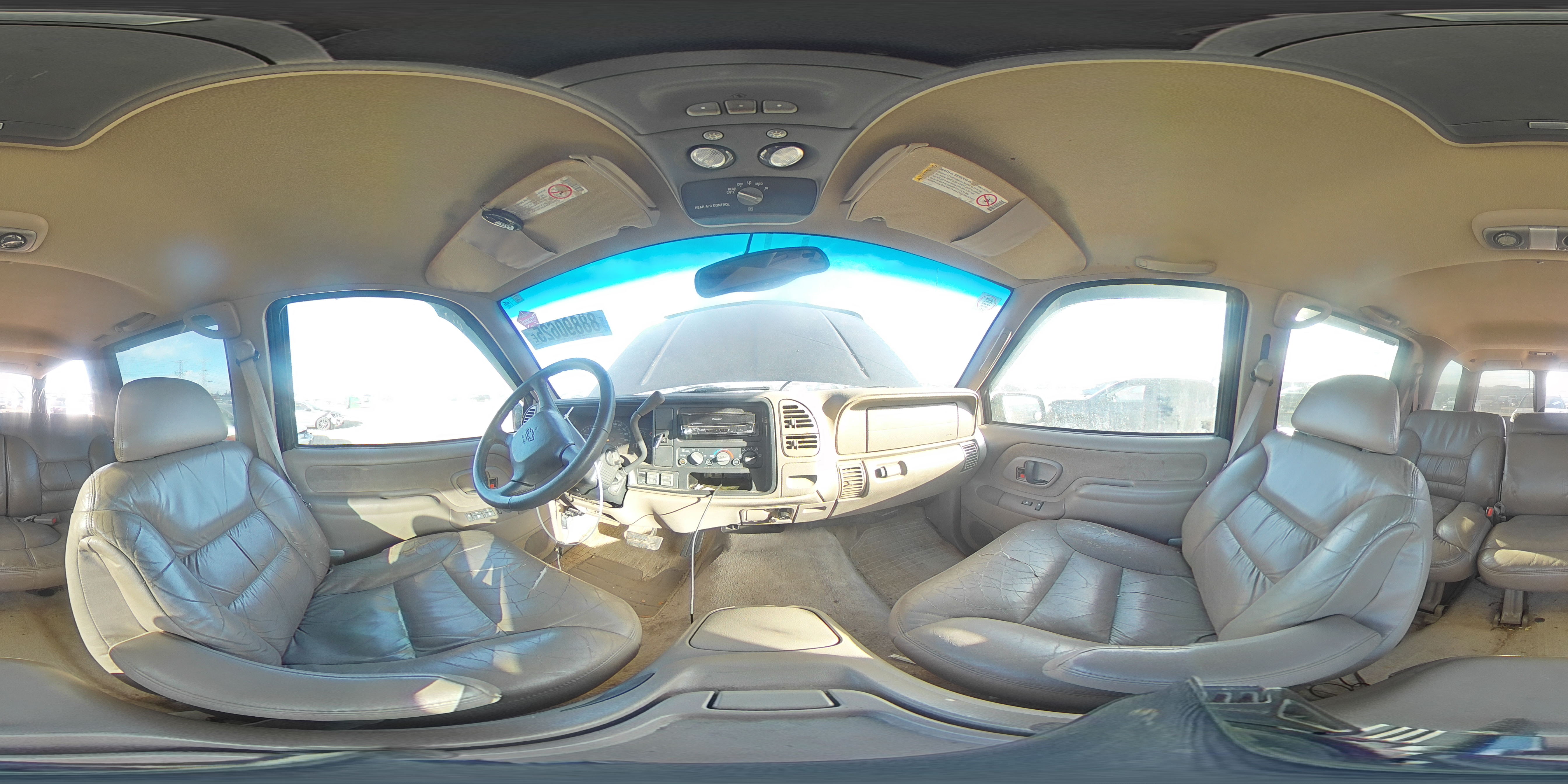 1999 Chevrolet Tahoe - Image 13