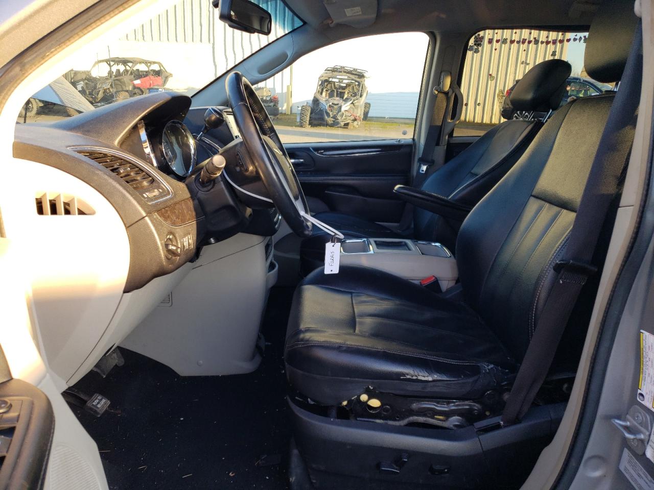 2015 Chrysler Town & Country - Image 7