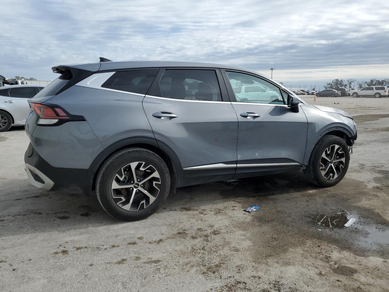 2023 Kia Sportage - Image 3