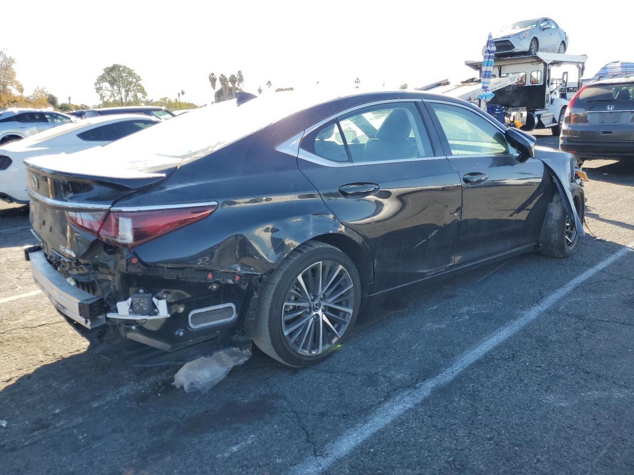 2024 Lexus ES - Image 3