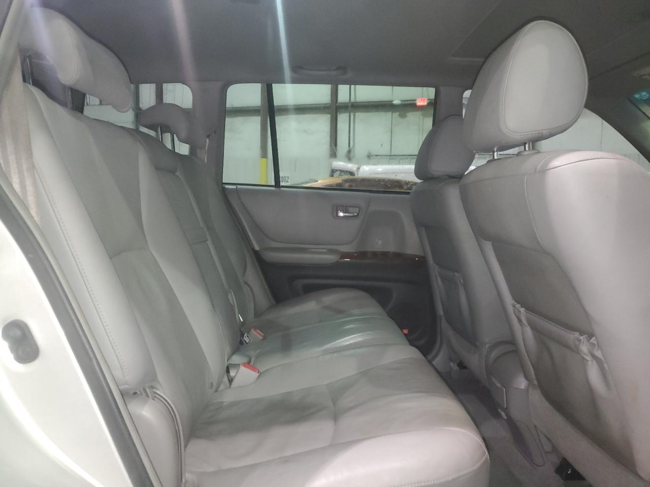 2005 Toyota Highlander - Image 11