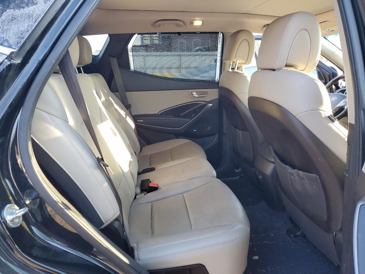 2017 Hyundai Santa Fe - Image 11