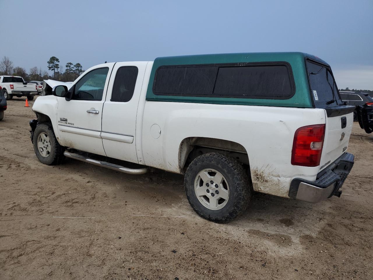 2009 Chevrolet Silverado - Image 2