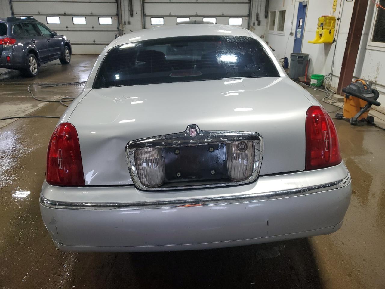 1998 Lincoln Town Car - Image 6