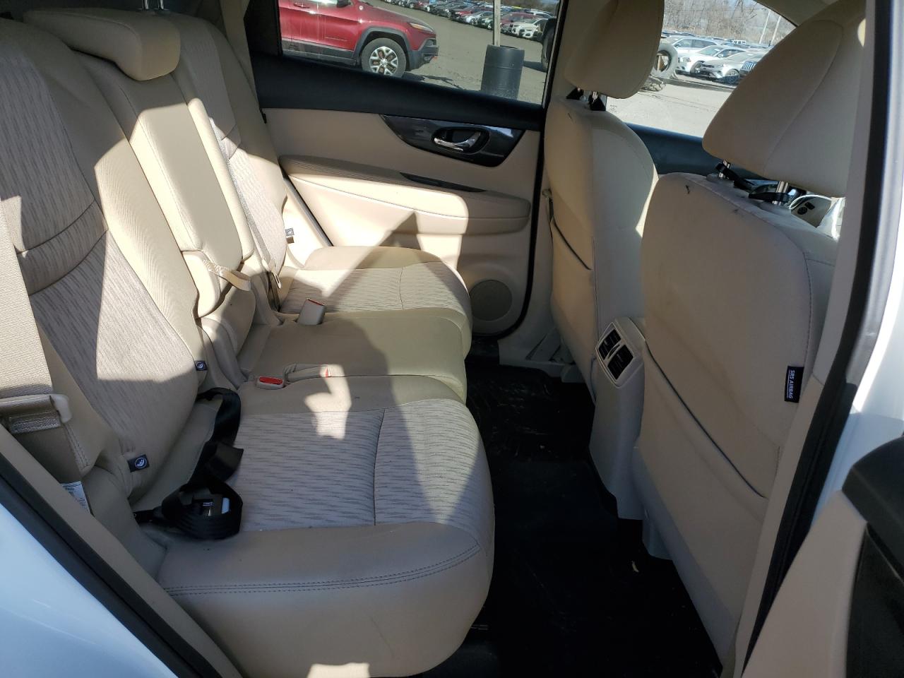 2018 Nissan Rogue - Image 11