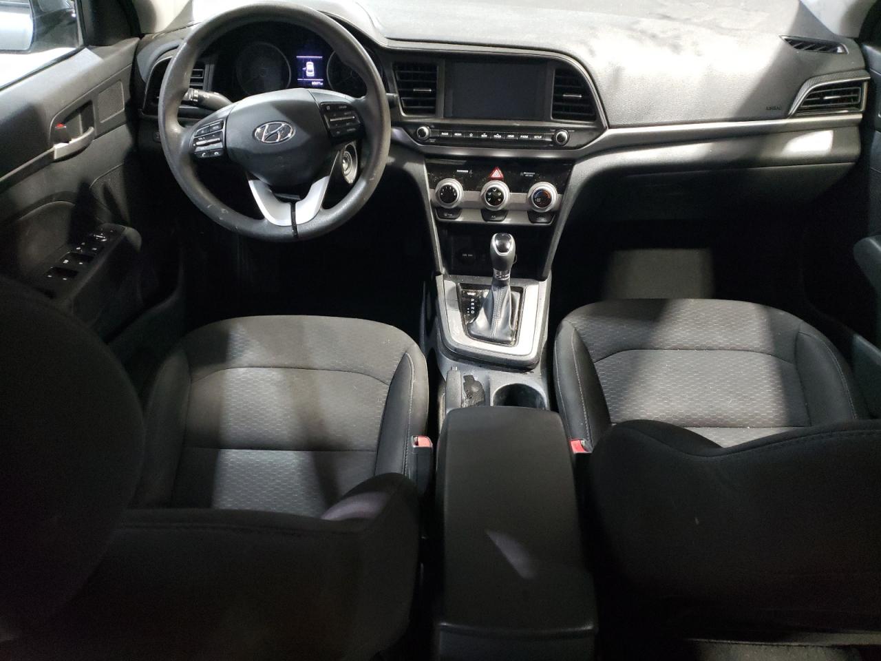 2019 Hyundai Elantra - Image 8