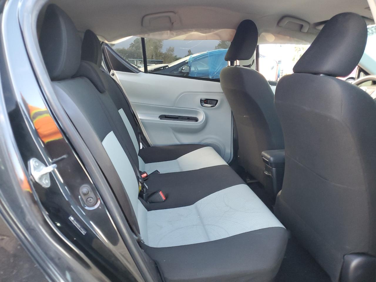 2014 Toyota Prius - Image 10