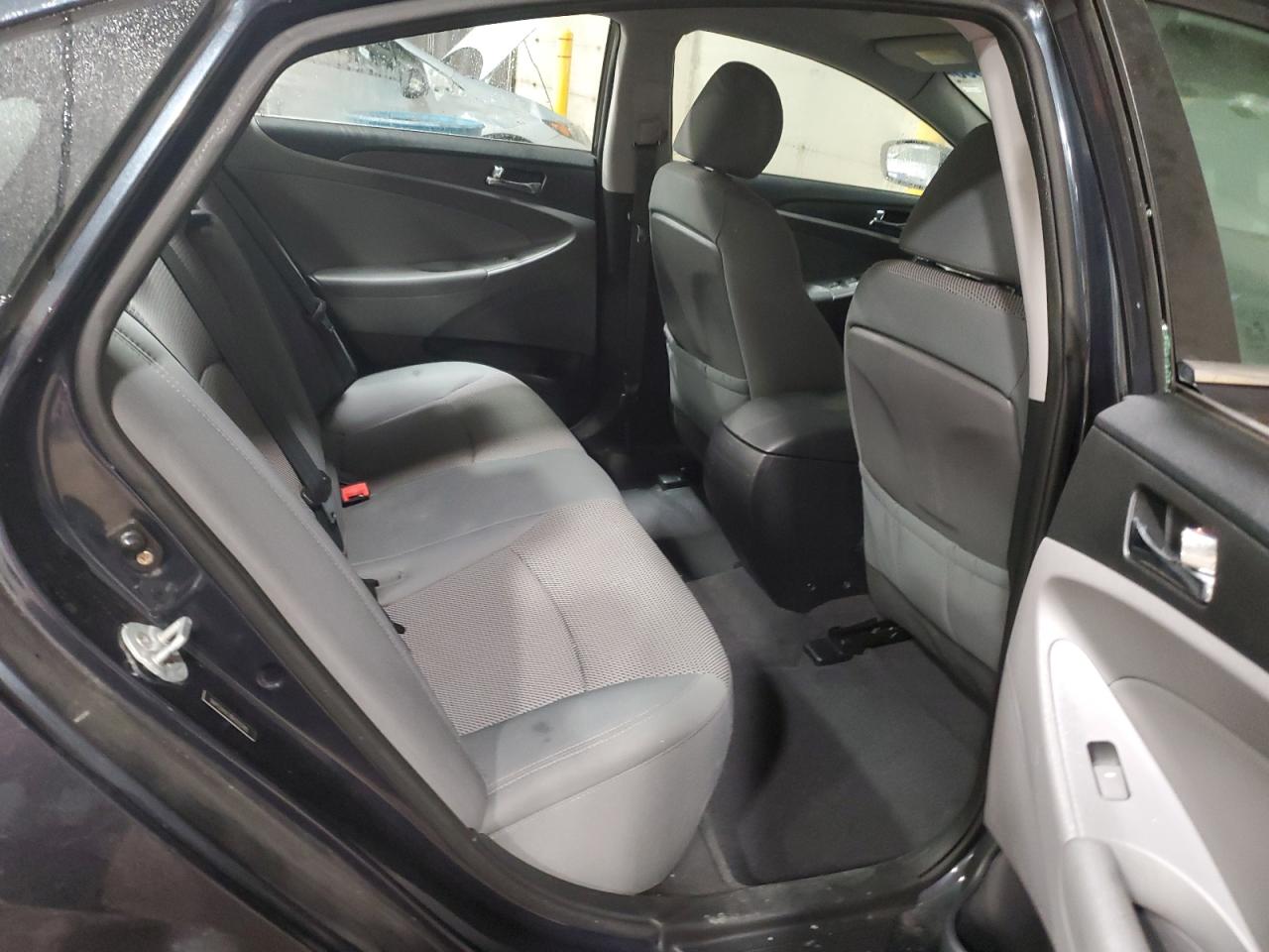 2011 Hyundai Sonata - Image 10