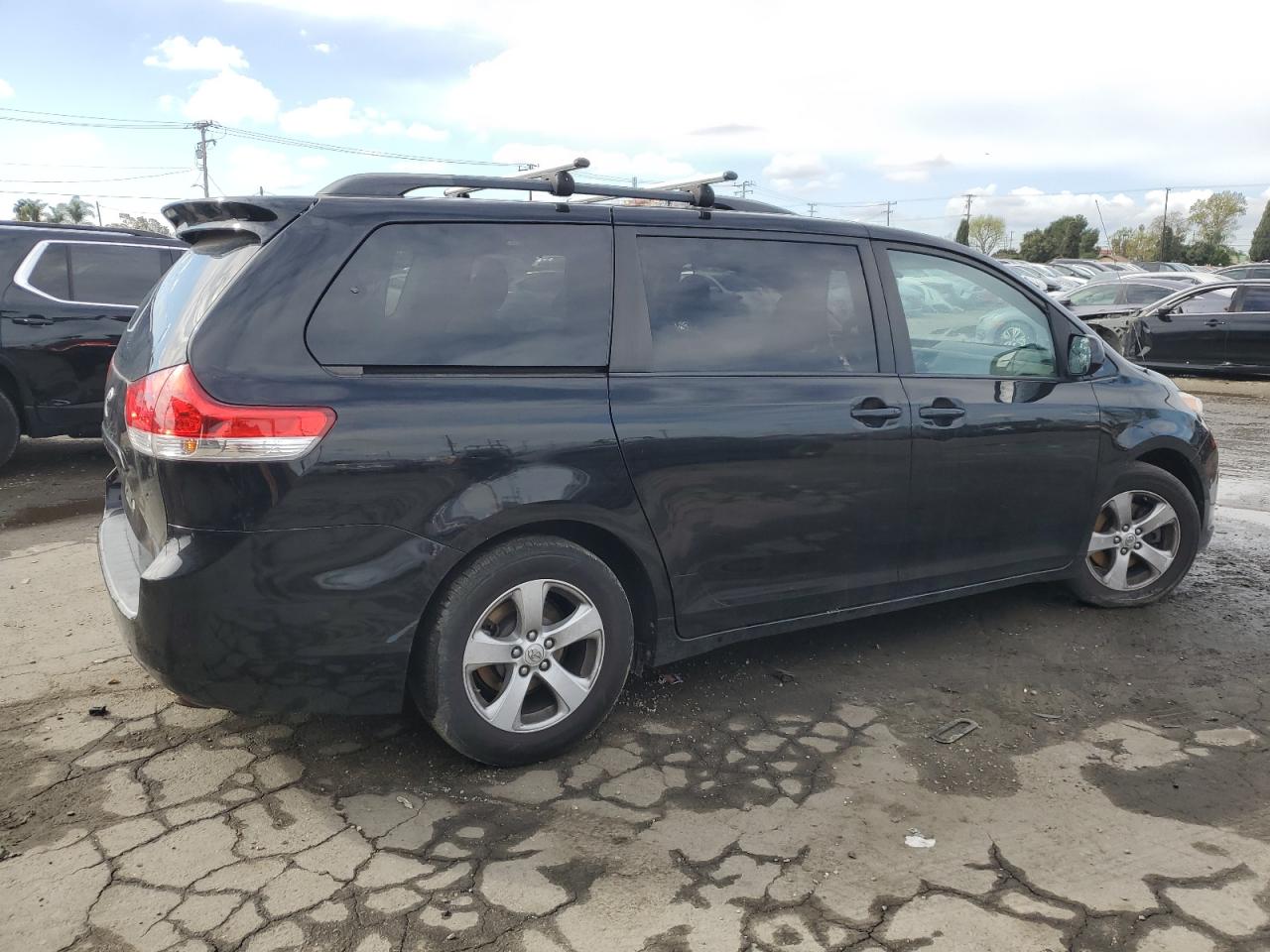 2011 Toyota Sienna - Image 3