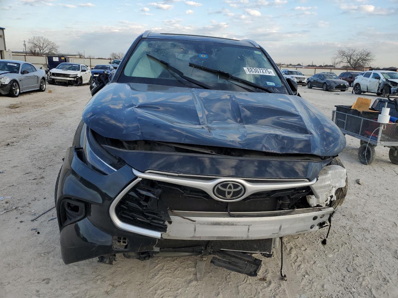 2022 Toyota Highlander - Image 5