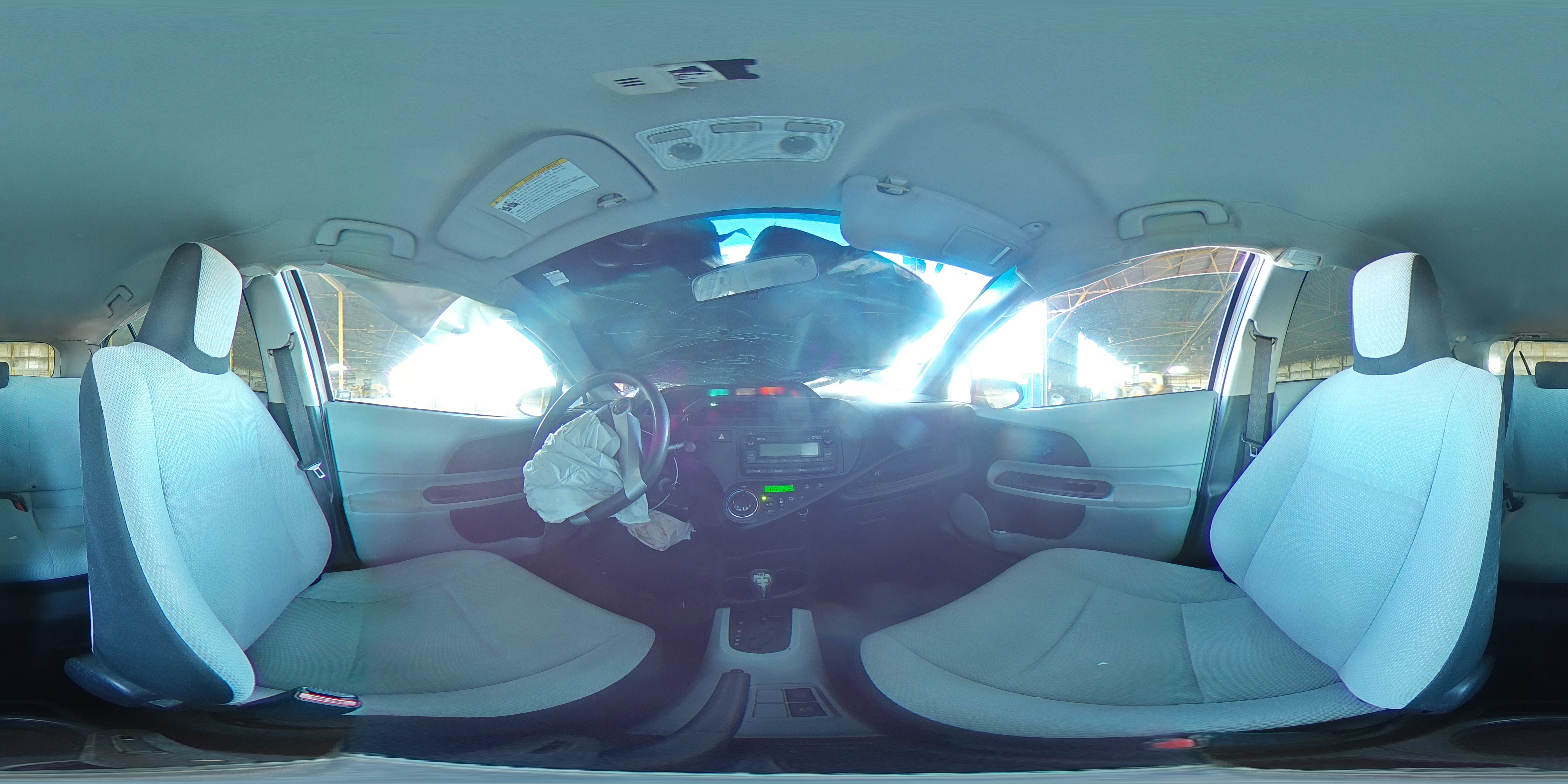 2013 Toyota Prius - Image 13