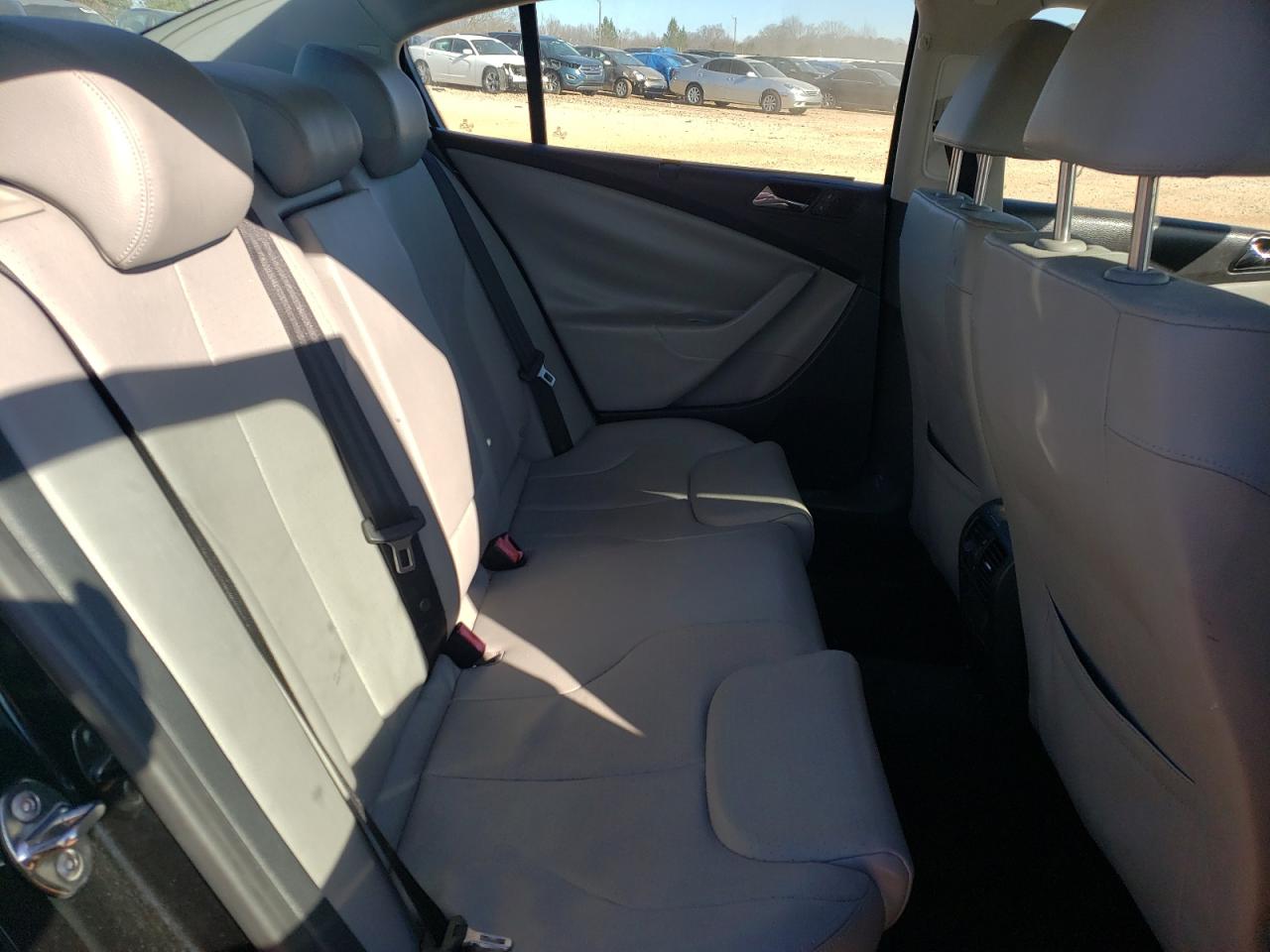 2008 Volkswagen Passat - Image 10