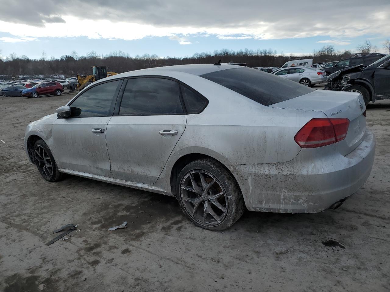 2014 Volkswagen Passat - Image 2