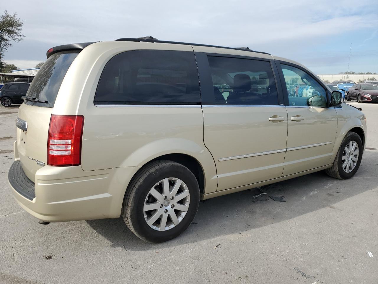 2010 Chrysler Town & Country - Image 3