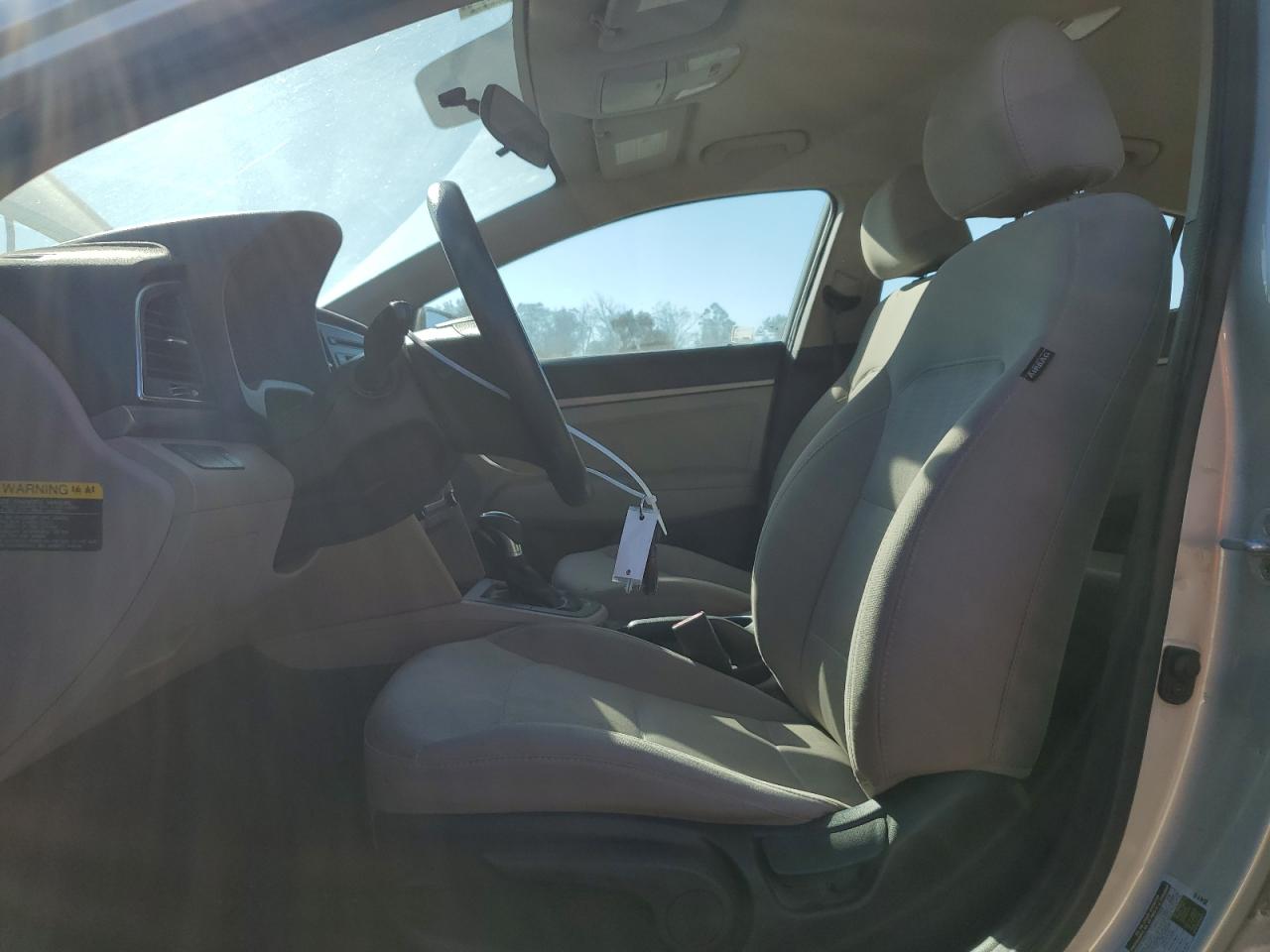 2017 Hyundai Elantra - Image 7