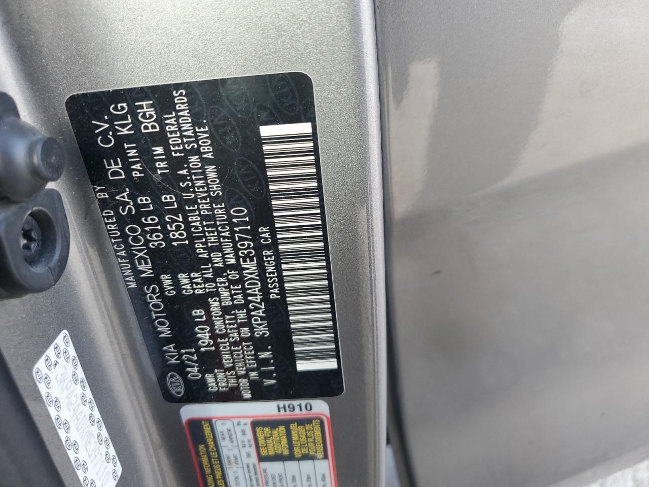 2021 Kia Rio - Image 12